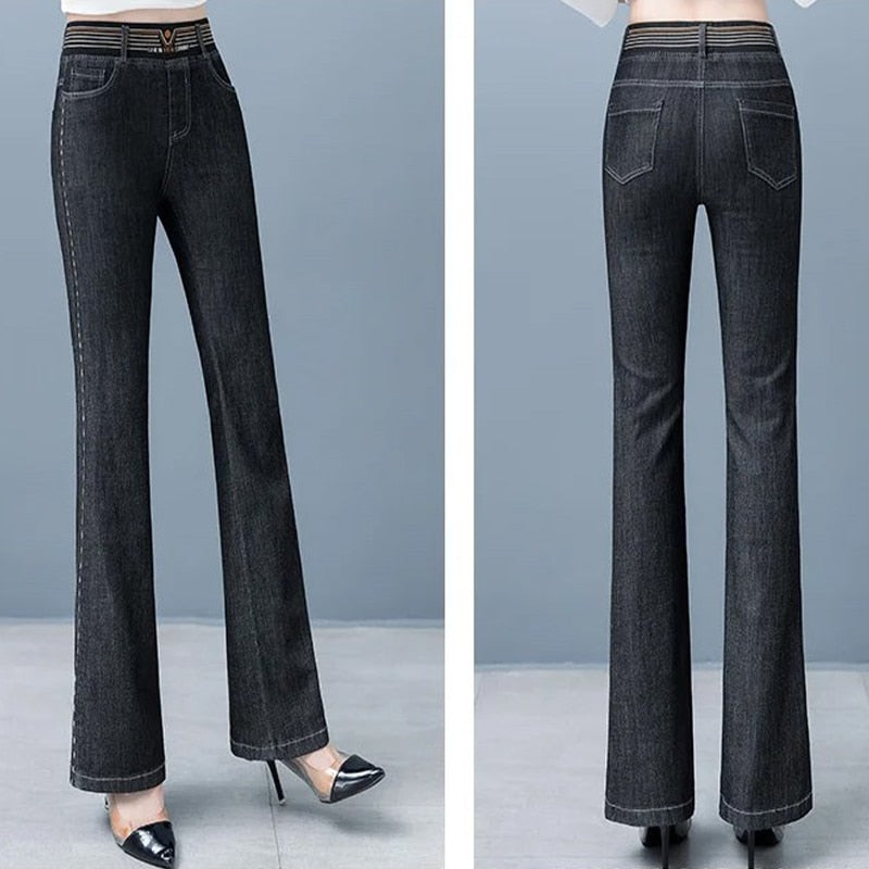 Calça Jeans Flare Amélia™ com Cintura Alta Elástica / A Calça da Mulher se Veste Bem em Todos os Sentidos!