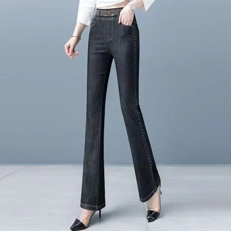 Calça Jeans Flare Amélia™ com Cintura Alta Elástica / A Calça da Mulher se Veste Bem em Todos os Sentidos!